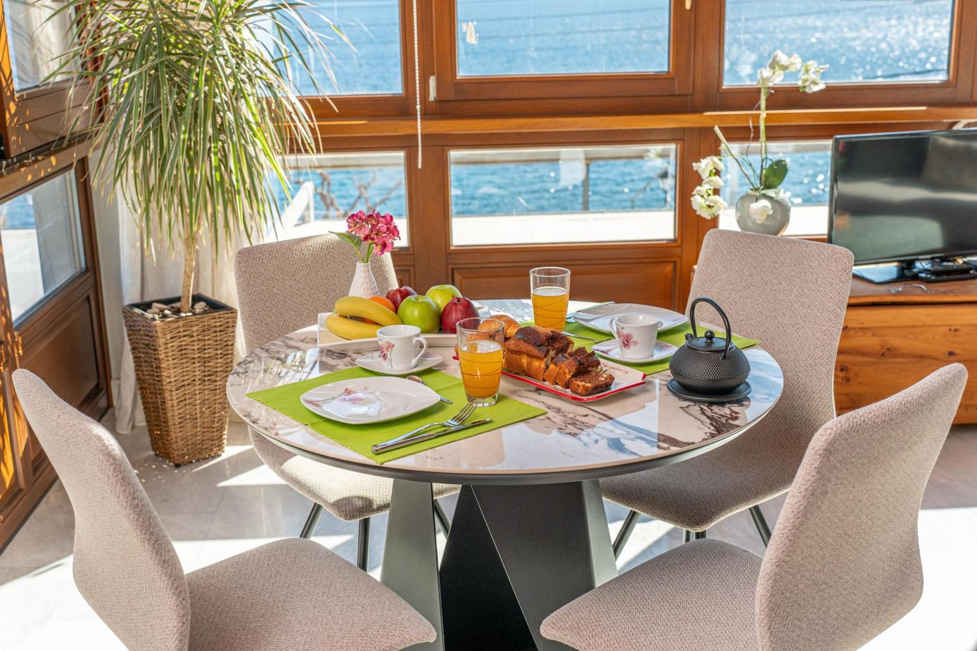 איה אפימיה Sea Rock Apartment מראה חיצוני תמונה